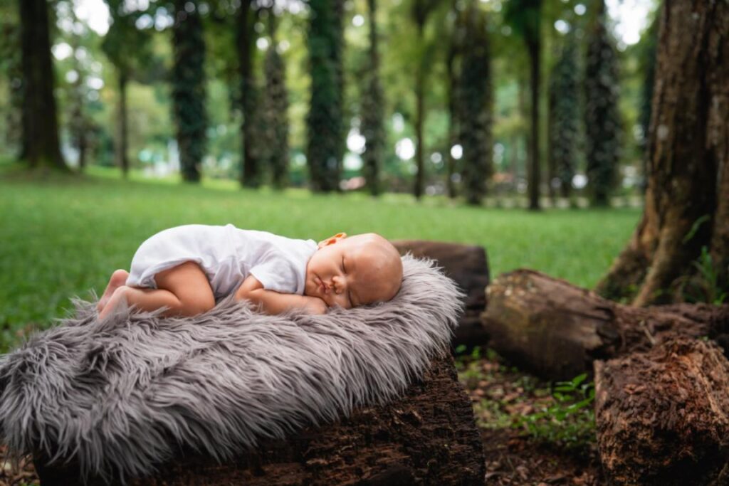 Outdoor Newborn Photography in Sydney img