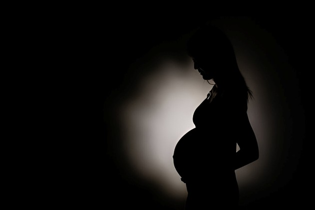 8 Proven Poses for Picture-Perfect Maternity Portraits